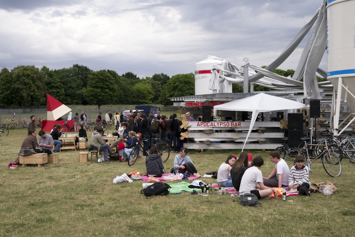 apocalypso bar at the festivalzentrum | umschichten (peter weigand + lukasz lendzinski)